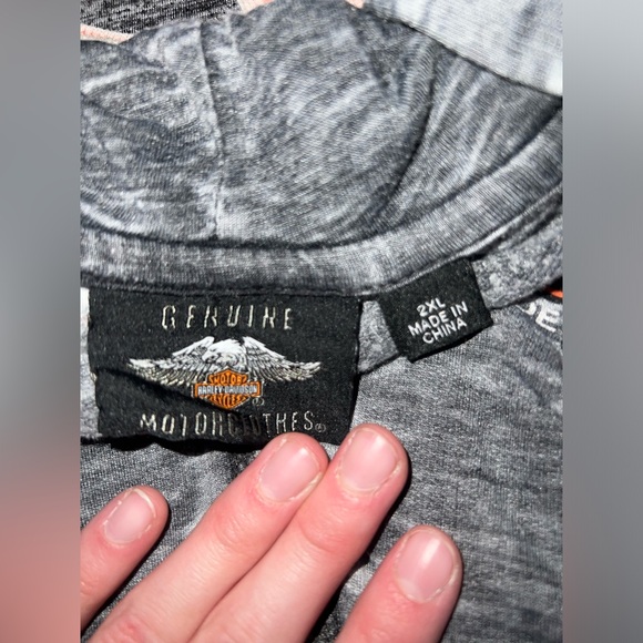 Light weight hoodie/thrifted before/used - Picture 3 of 3